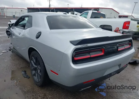2022 Dodge Challenger Sxt z USA, uszkodzony, nr VIN 2C3CDZAG8NH132142